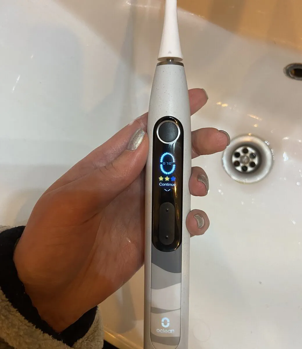 Мен сізге үлкенін соруға рұқсат етемін